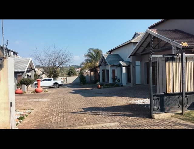 3 BEDROOM HOUSE FOR SALE IN GREENHILLS